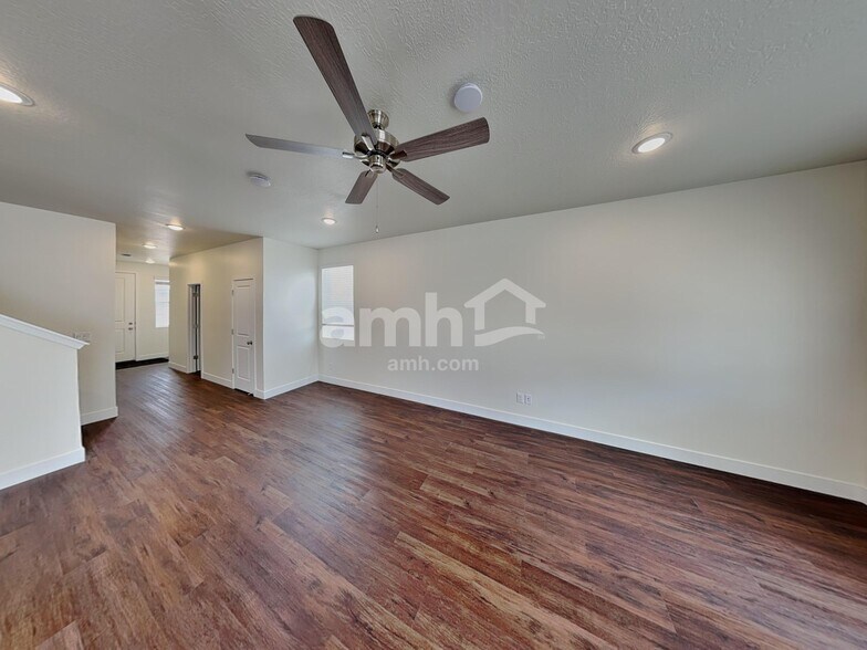 Building Photo - 7123 Woods Rose Dr