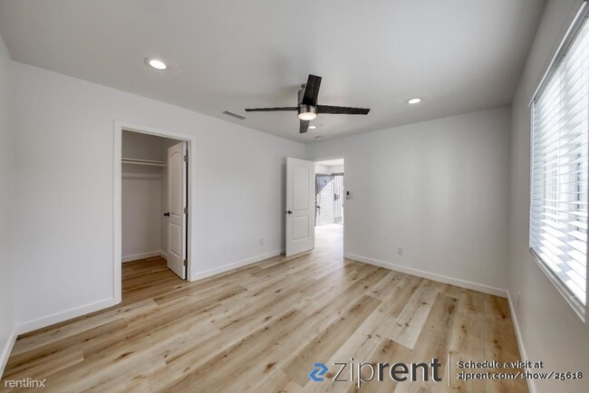 Building Photo - 1 br, 1 bath Triplex - 4403 Michigan Ave, ...