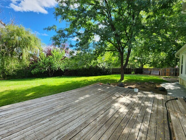 Building Photo - Beautiful 4 Bedroom Home on Cul Du Sac Wit...