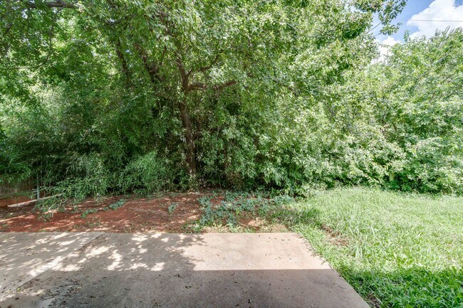 Building Photo - 7312/7314 Kings Manor Court