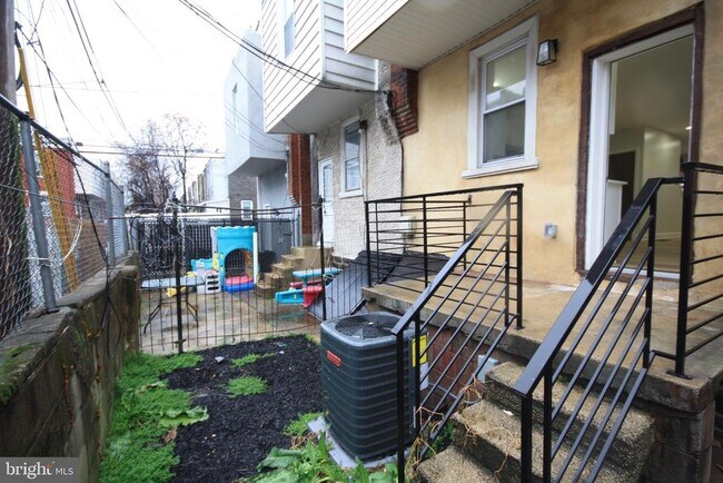 Building Photo - 5860 Osage Ave