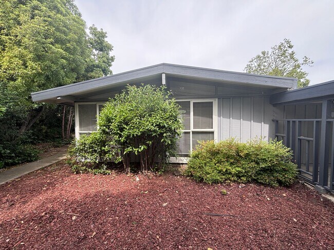 Building Photo - CUPERTINO-charming Eichler house for rent in the heart of Cupertino