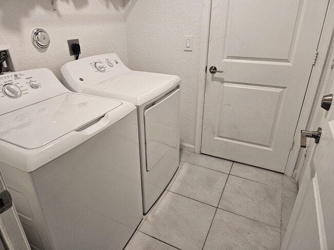 Building Photo - 4231 Troon Pl