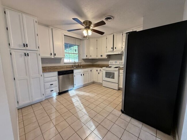 Building Photo - Gulf Breeze - 3 bedroom, 2 bathroom