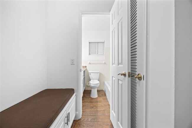 Building Photo - 404 SE 16th St