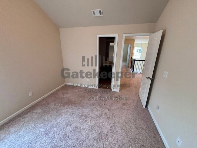 Building Photo - 4743 Chickadee Ln