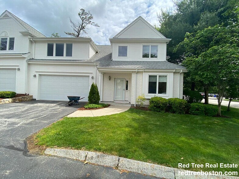 Building Photo - 901 W Roxbury Pky