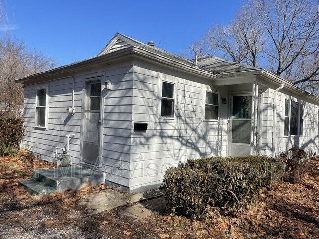 Building Photo - 2424 SW 25th Dr