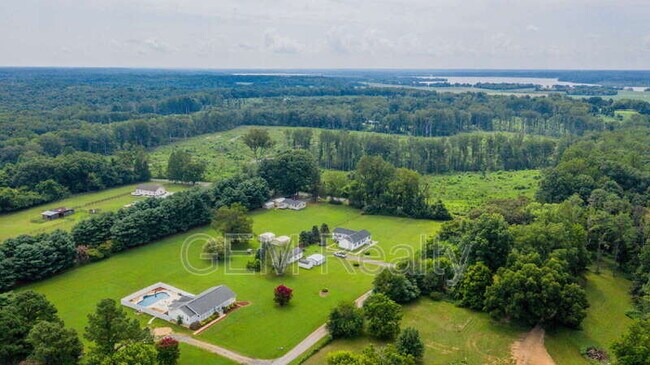 Building Photo - 15617 Mockingbird Ln
