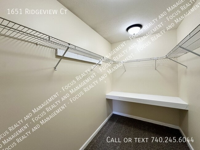 Building Photo - 1651 Ridgeview Ct