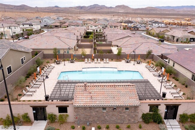 Building Photo - 3372 Dalmore St