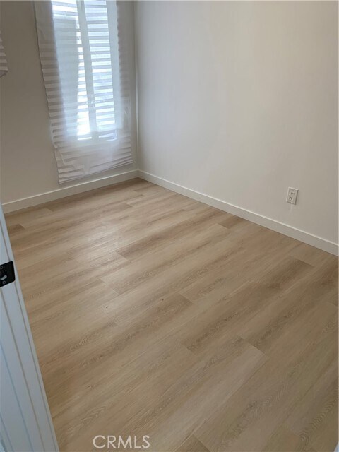 Building Photo - 1209 W 40th Pl