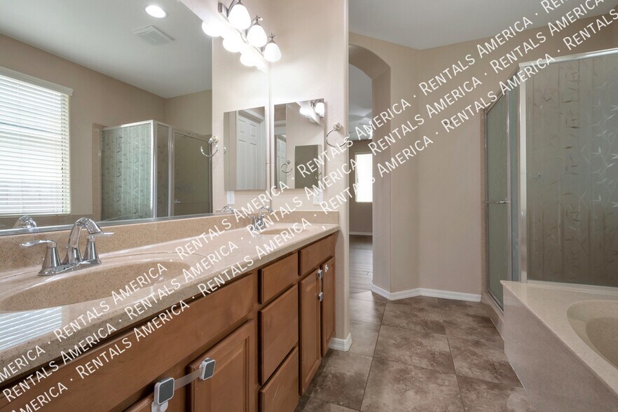 Building Photo - 267 E Kaibab Dr