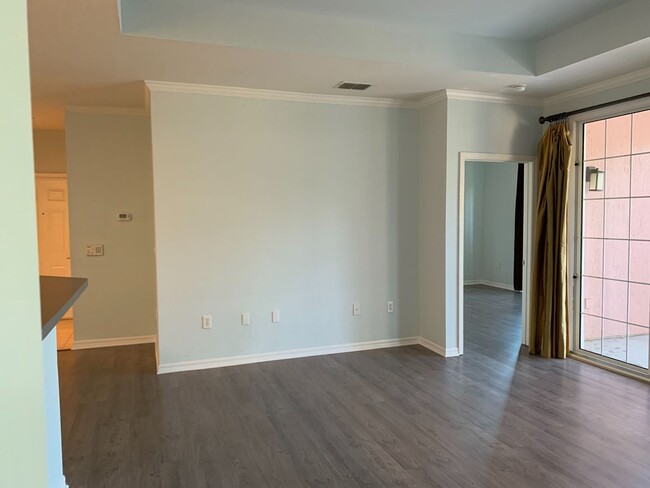 Building Photo - Full upgraded beautiful 2 Bed 2 Bath Condo.