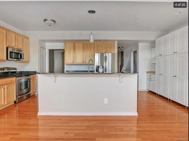 Building Photo - 910 Wellston Ct