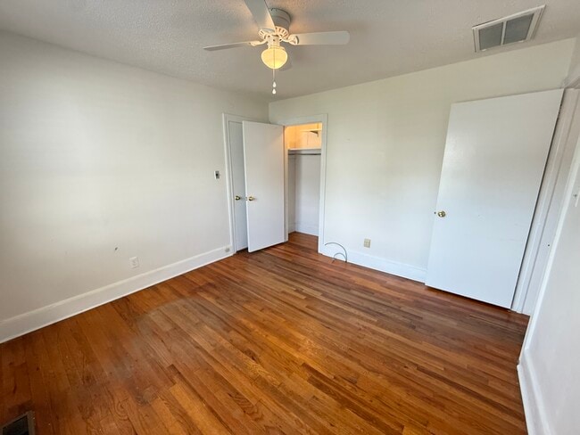 Building Photo - 2619 Crockett Dr