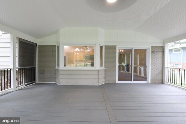 Building Photo - 9704 St Andrews Dr