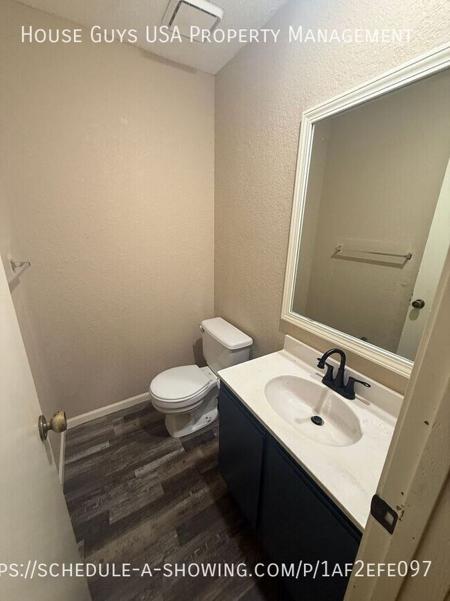 Building Photo - 710 SW 37 St