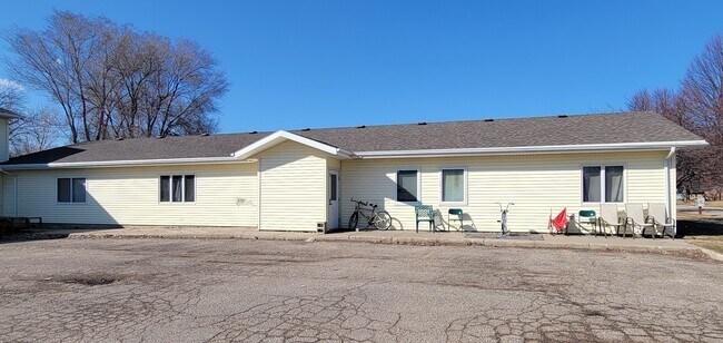 Building Photo - 720 Brooklawn Dr