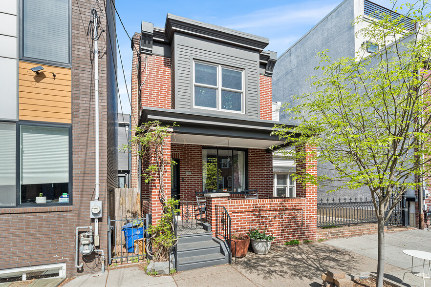 Building Photo - 1852 Tulip St