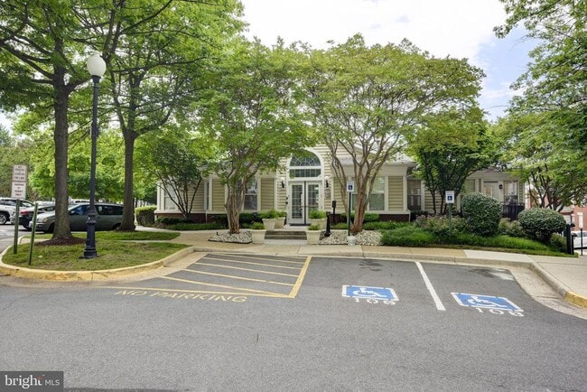 Building Photo - 1645 International Dr