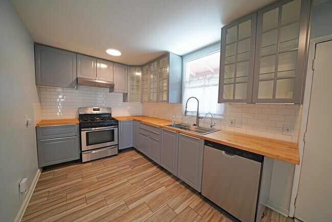 Building Photo - 45339 11th St W