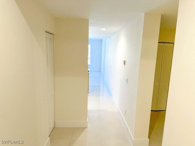 Building Photo - 15901 Pointe Cir