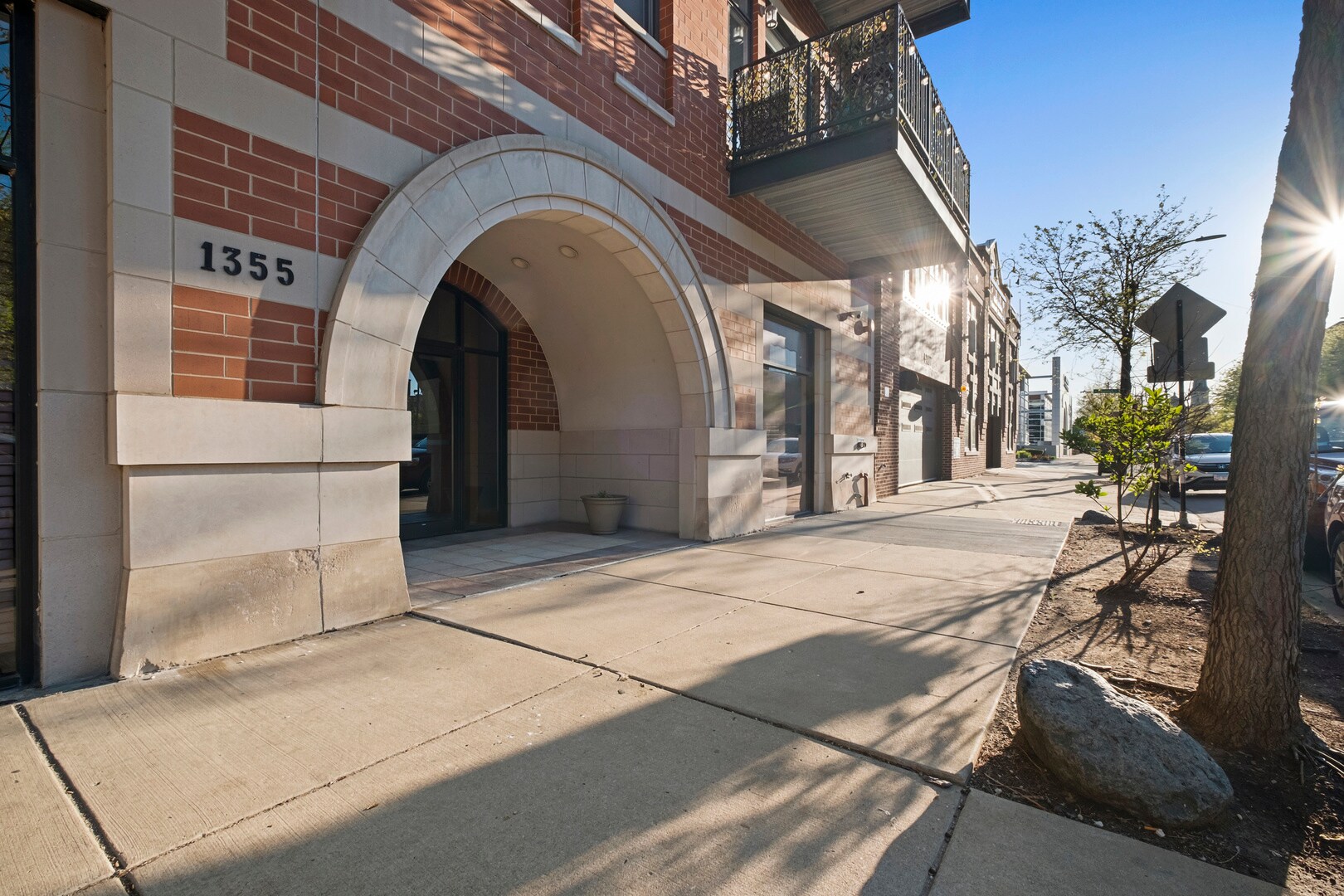 Building Photo - 1355 W Washington Blvd