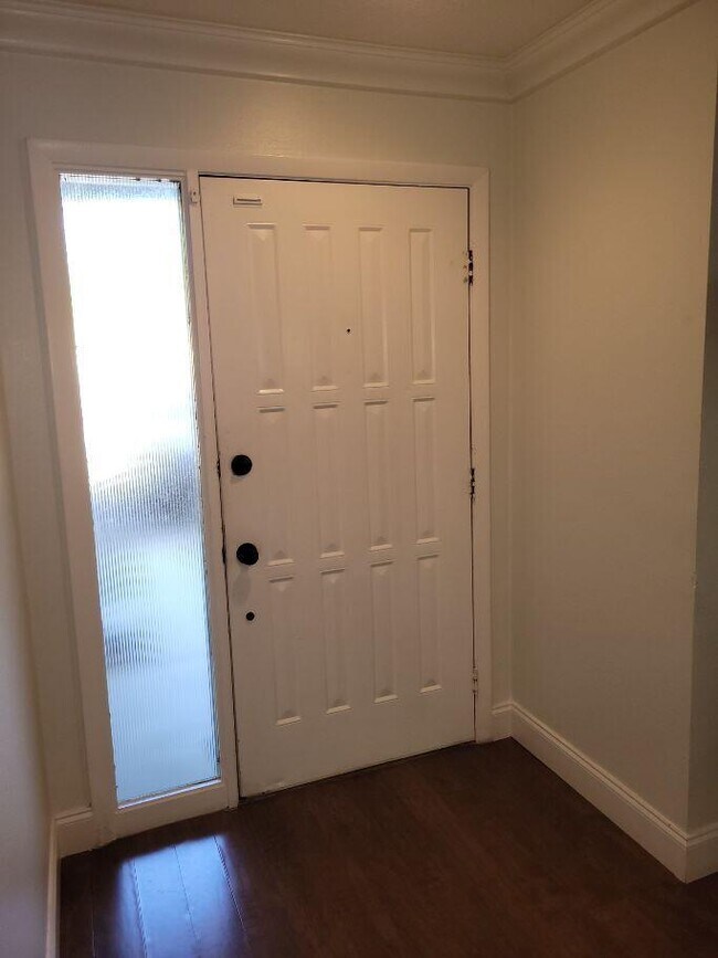 Building Photo - 13165 Chadwick Ct