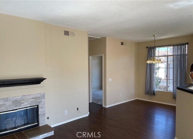 Building Photo - 8215 E Oak Ln