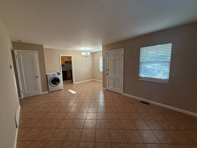 Building Photo - Cozy & Stylish Home Near Anschutz