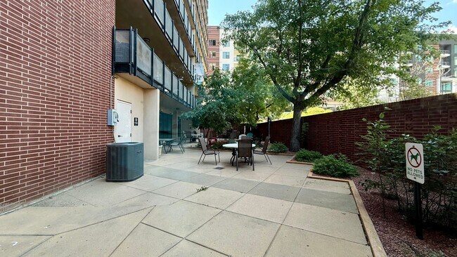 Building Photo - Beautiful Apartment on E Kiowa- all utilities included!!