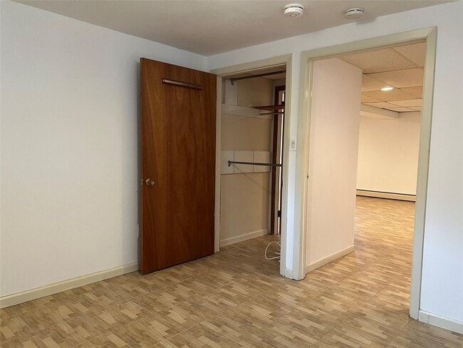 Building Photo - 40 Clunie Ave