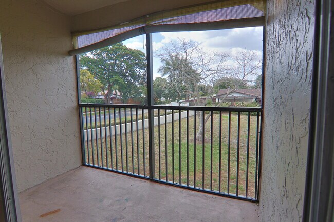 Building Photo - 719 Gardens Dr