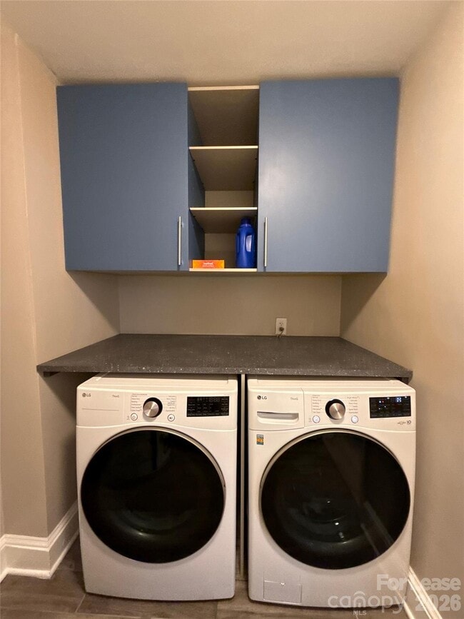 Building Photo - 833 Mohigan St