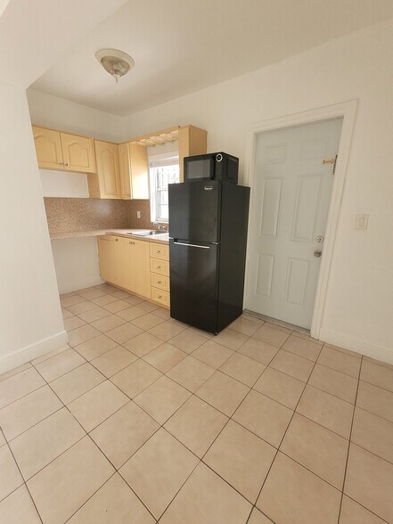 Building Photo - 1634 NW 29th Ct