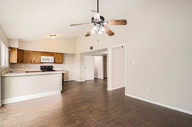 Building Photo - 8314 Kensington Dr