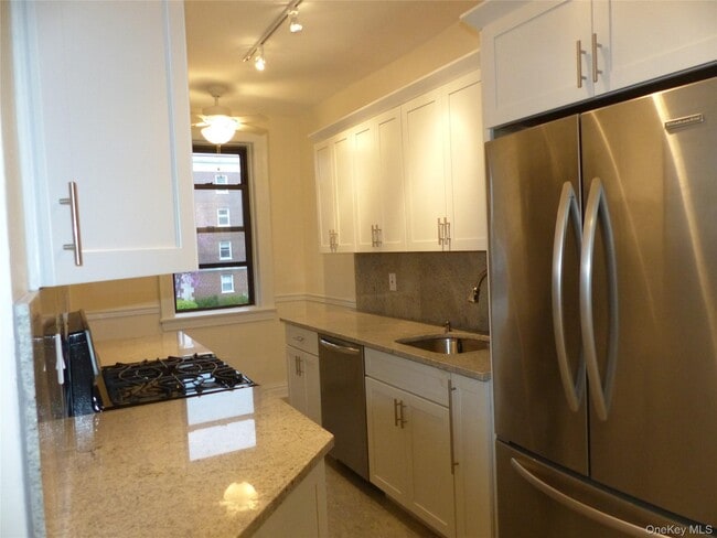Building Photo - 222 7th St