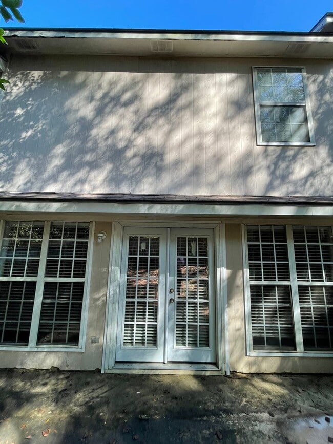 Building Photo - 112 Foxchase Ln