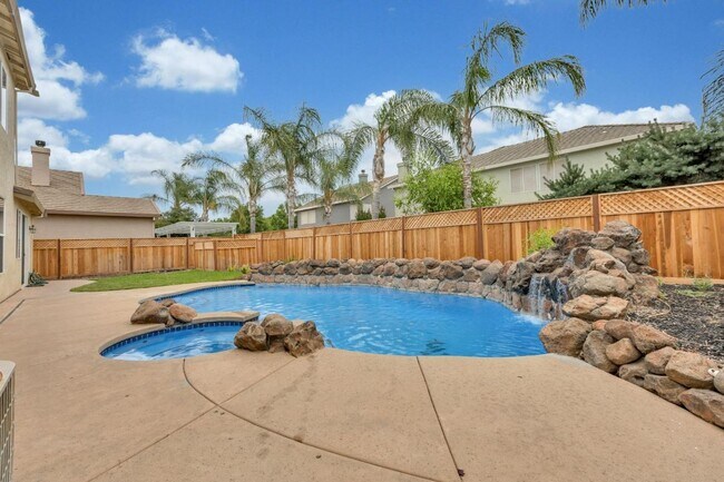 Building Photo - Gorgeous East Elk Grove Home