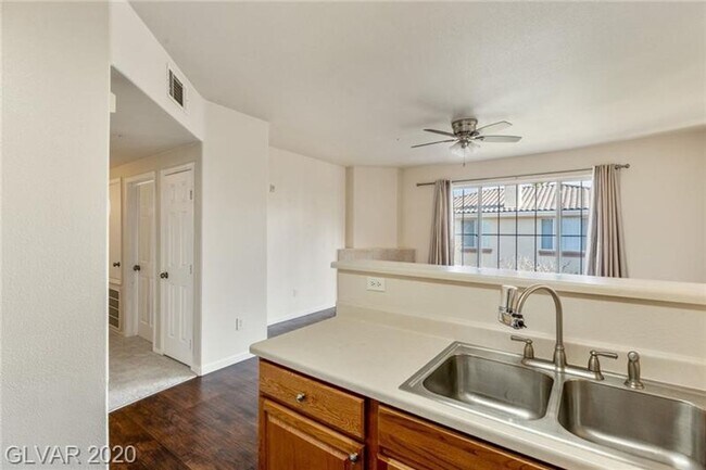 Building Photo - MOVE IN READY! 3 BEDROOM- GUARD GATED COMM...