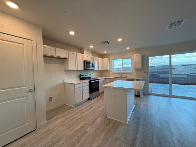 Building Photo - 4 Bed 2.5 Ba 2 Story 2 Car