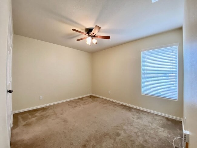 Building Photo - 3 BED/2.5 BATH House for lease! Located close to Lackland Air force Base