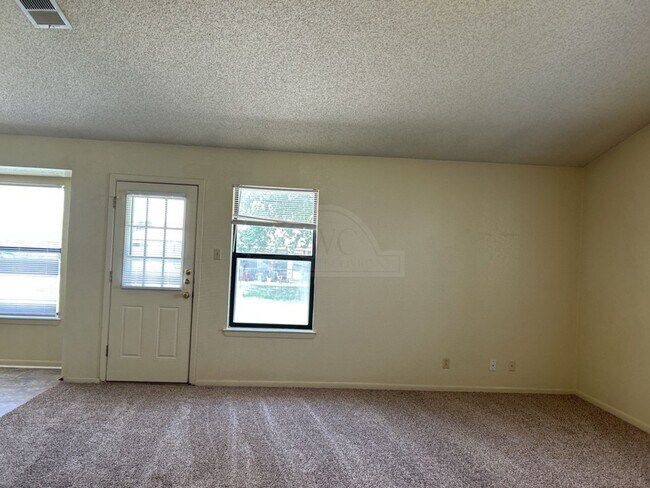 Building Photo - 3319 Westrim Dr
