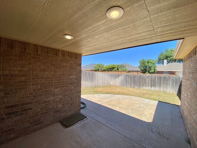 Building Photo - Sharp 3/3/2 in North Lubbock!