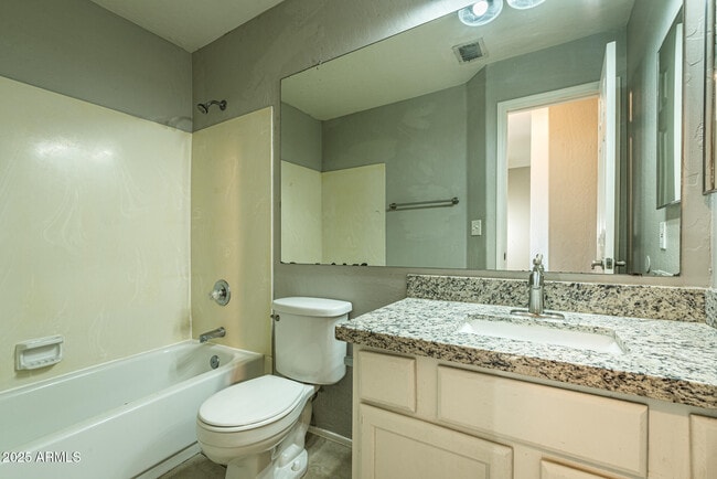 Building Photo - 4641 E Towne Ln