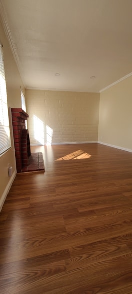 Building Photo - 3900 Lake Mead Dr