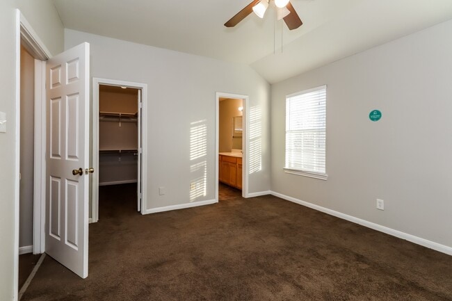 Building Photo - 4939 N Cancun Dr