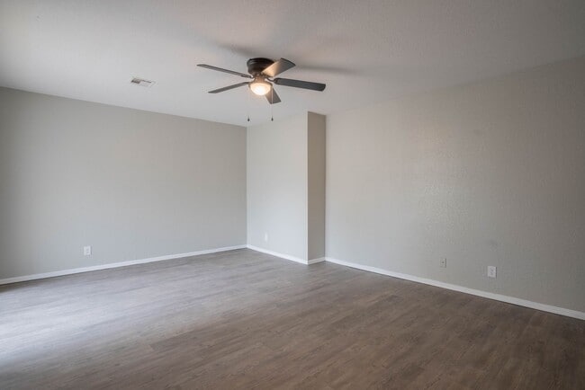 Building Photo - Gorgeous 3 Bedroom Remodel, BA Schools!