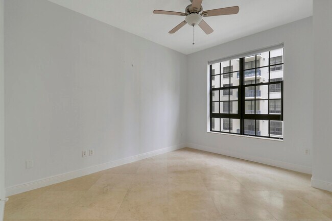 Building Photo - 701 S Olive Ave